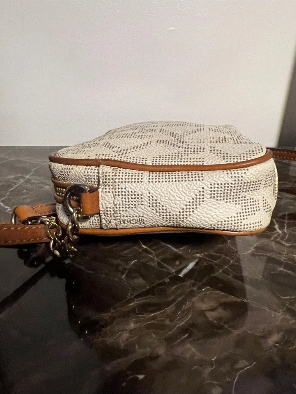 Michael Kors Jet Set Small Crossbody Bag in a vanilla and acorn color trim strap